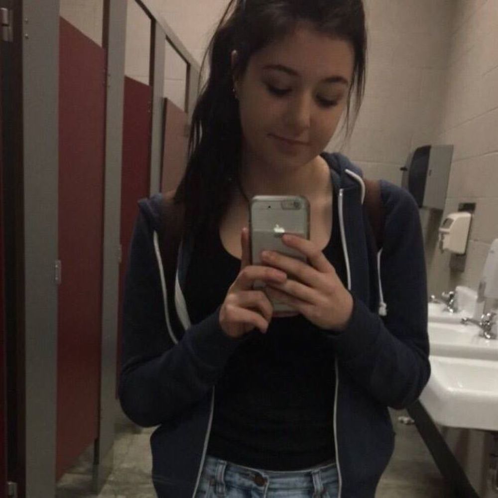 Meet your Posher, Calyse